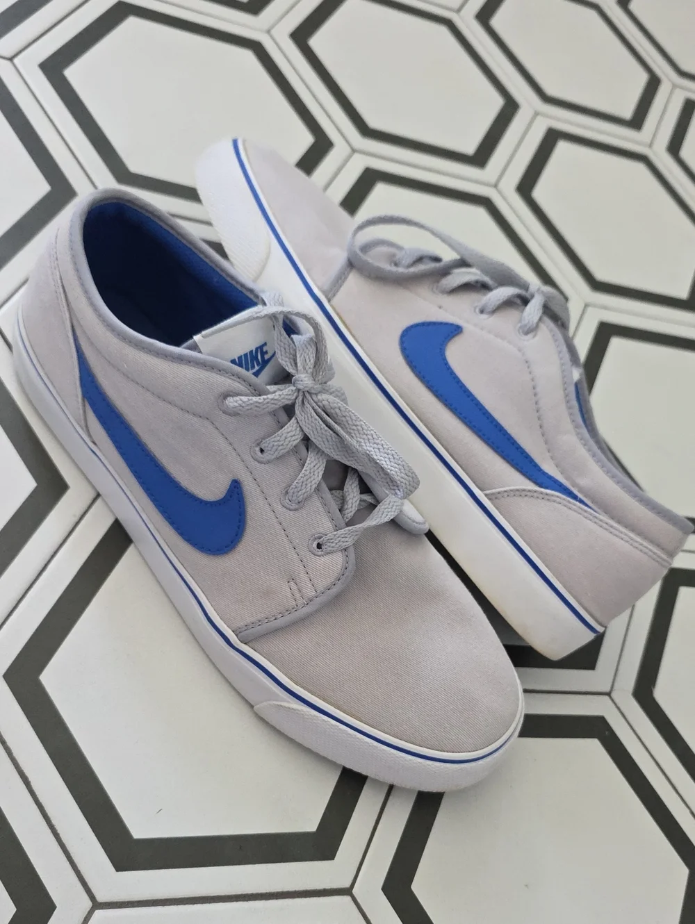 Nike Men’s Low-Top Sneakers - Light Gray with Blue Swoosh